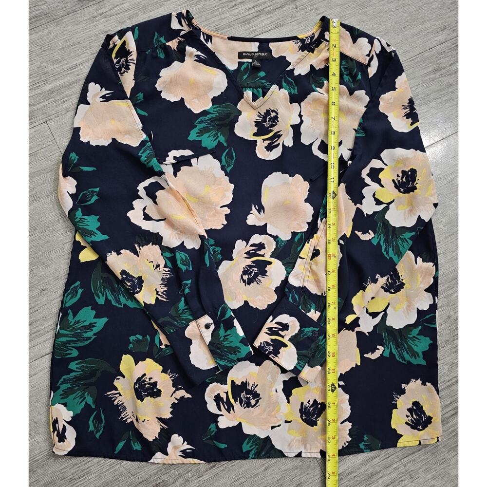 Banana Republic Women’s Floral Blouse Size Large Navy Blue V-Neck Long Sleeve To